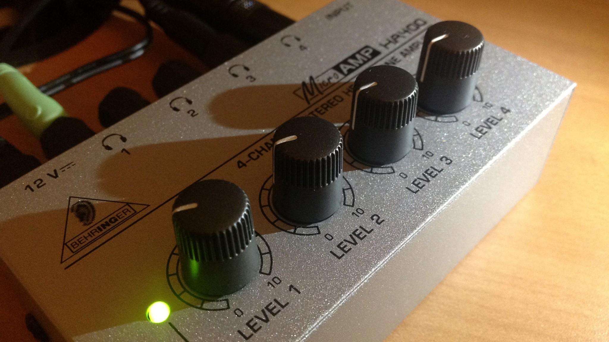 Behringer HA400 headphone amplifier
