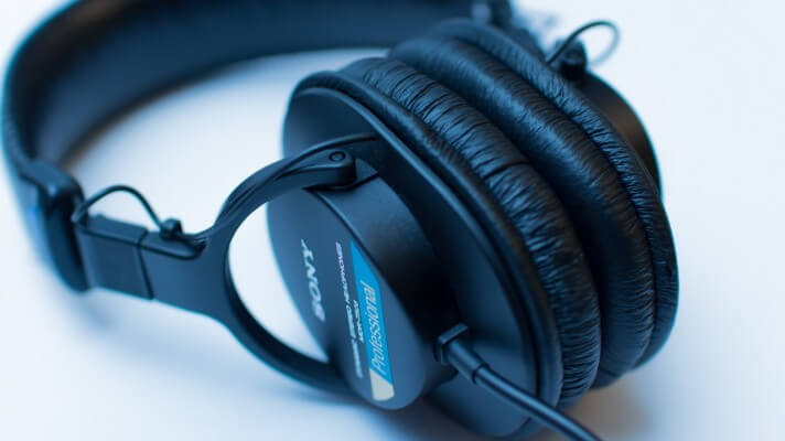 Studio monitor headphones for podcasting